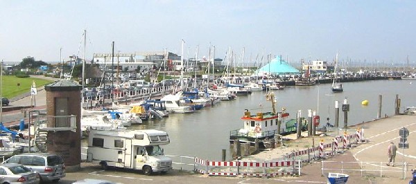 Hafen und Strandportal von Bensersiel